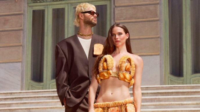 Sofi Tukker, dupla indicada ao GRAMMY composta por Sophie Hawley-Weld e Tucker Halpern, lançam "BREAD", seu mais novo álbum de estúdio.