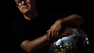 Simon Field, em seu segundo álbum de estúdio, traz fusão entre o underground e a clássica house music, percorrendo do minimal ao deep house.