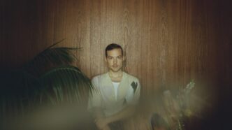Ben Böhmer, fenômeno do deep house e progressive house, lança Bloom, seu novo álbum que mistura eletrônico com pop alternativo.