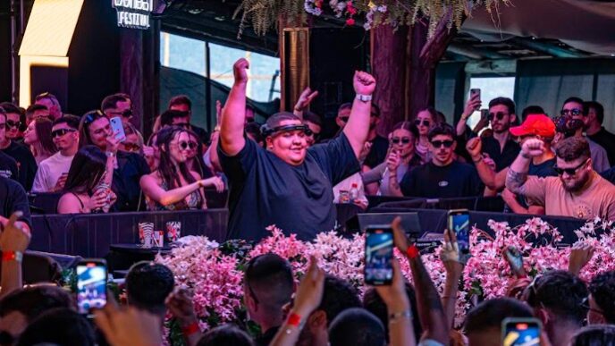 FatSync estreia no Lollapalooza Brasil neste sábado (29), abrindo o palco eletrônico Perry's by Fiat, ao lado de Zedd, San Holo e mais.