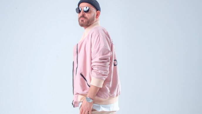 Sharam Jey retorna pela Bunny Tiger com Taxmexican após o sucesso de 'Vocoder Love', lançando a nova faixa 'Everybody'.