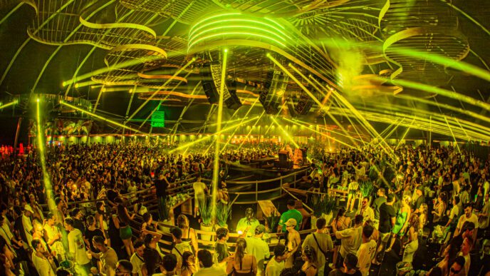 Laroc Guarujá recebe Vintage Culture e Lost Frequencies em duas festas especiais para encerrar a temporada no próximo feriado.