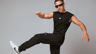 Devvian inicia nova fase com "The Time", consolidando sua estética sonora em um tech house visceral, lançado pela gravadora Muzenga Records.