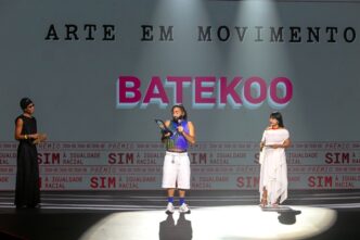BATEKOO conquista o Prêmio Sim à Igualdade Racial na categoria Arte em Movimento, por seu impacto entre juventudes negras e LGBTQIAPN+.