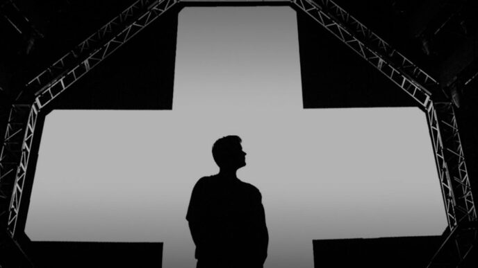 DJ e produtor holandês Martin Garrix se apresenta em dezembro com pré vendas esgotadas em pouco tempo. Venda geral já começou. Saiba mais. 