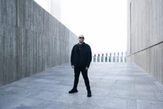 Victor Ruiz lança “Liquid Love”, revisitando clássico de Yahel de 2005 em colaboração que une nostalgia, inovação e identidade artística.