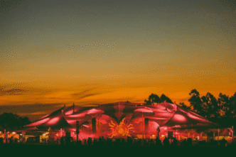 Tribe festival marca 25 anos e celebra sua trajetória em grande estilo no complexo Laroc com Astrix, Stephan Bodzin, Giorgia Angiuli e mais.