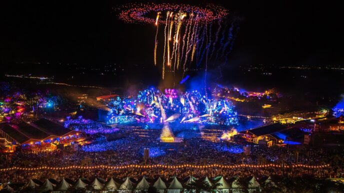Alok surpreende no Tomorrowland Brasil com show inédito que reuniu mais de mil drones, marcando um recorde histórico na América Latina.