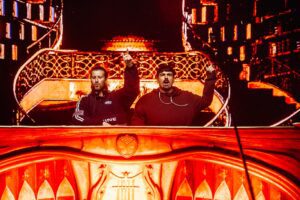 Tomorrowland Presents: Time Machine de Agents of Time