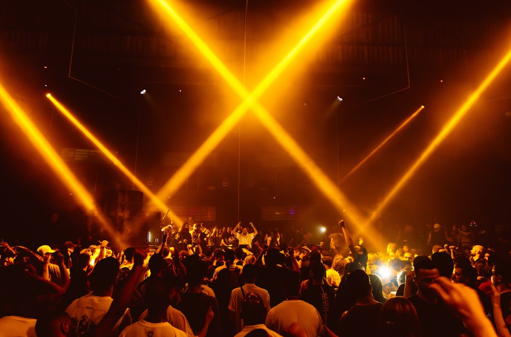 CAOS recebe a última data da turnê de 50 anos de D-Nox após reforma, com ZAC, Gui Accula e Graziano Raffa no lineup.