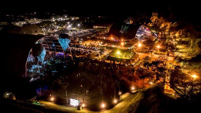 Ame Laroc Festival 2026 reúne Above & Beyond, Dom Dolla, Vintage Culture e grandes nomes da cena no maior carnaval eletrônico do Brasil.