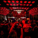 Réveillon Club Vibe 2026 promete uma virada eletrônica intensa com rooftop, fogos e pista até o amanhecer em Curitiba.