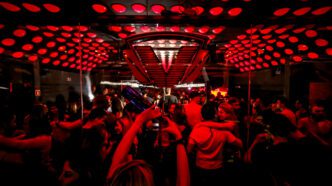 Réveillon Club Vibe 2026 promete uma virada eletrônica intensa com rooftop, fogos e pista até o amanhecer em Curitiba.