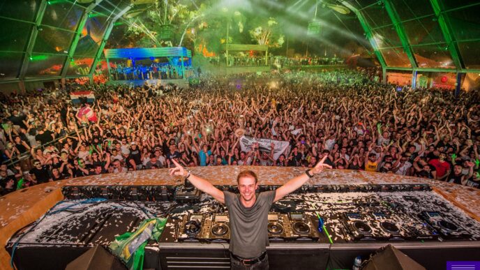 Laroc Club traz neste sábado (7), Armin van Buuren, completam o line-up, Junior_C, Laura van Dan, Scorz, Avira e o anfitrião Silvio Soul.