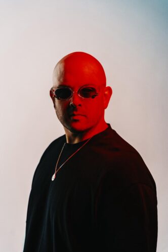 Single destaca fase criativa melódica de Victor Ruiz, antecipando o álbum VICTOR com atmosfera inspirada em Eric Prydz, no clássico "Allein".