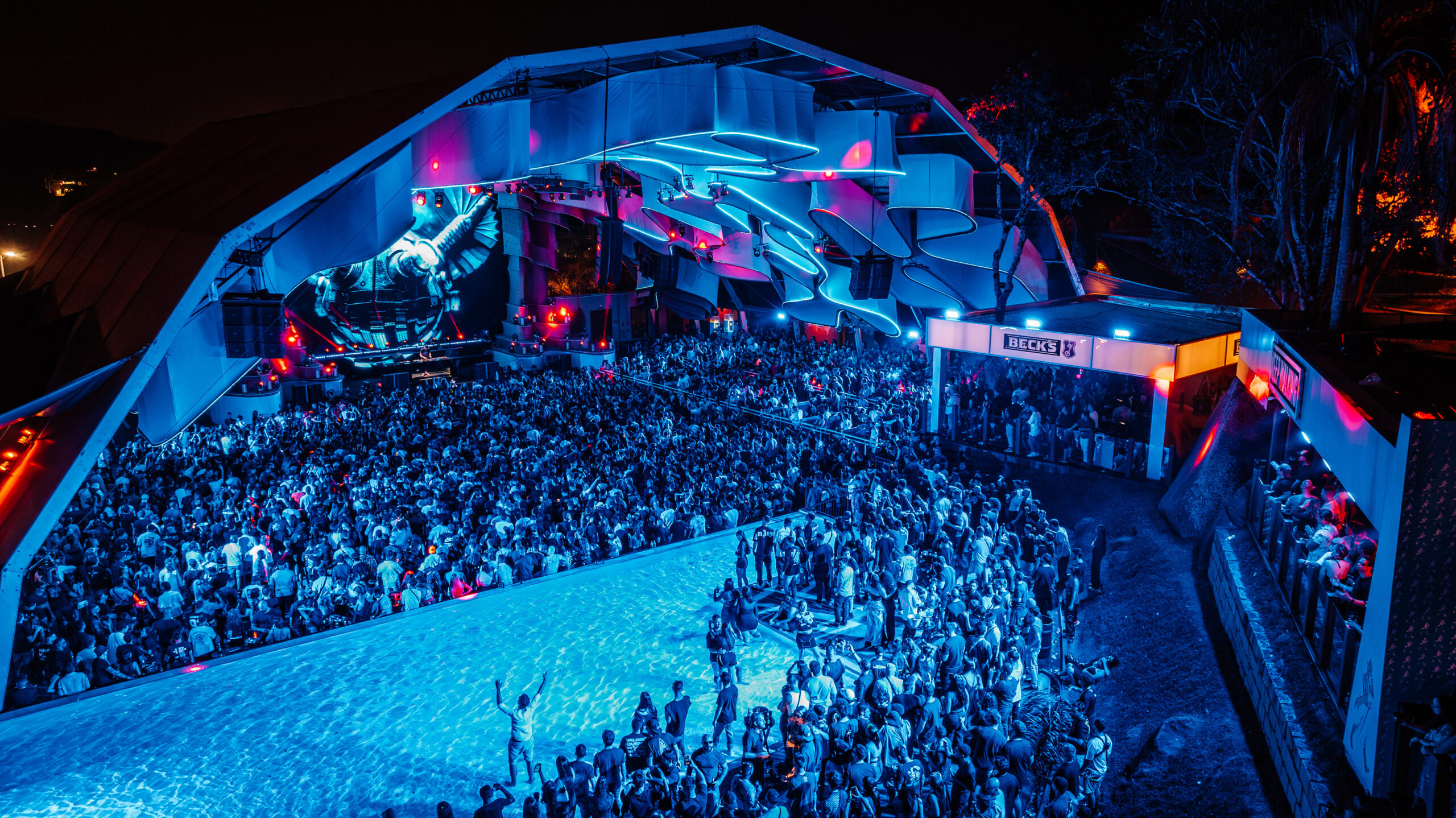 Laroc Valinhos apresenta Spektrum 2026, trazendo grande nome do Trance, Raja Ram, que faz sua estreia no club no próximo sábado, 13 de junho.